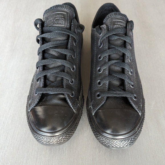 All black leather Converse shoes - Picture 1 of 4
